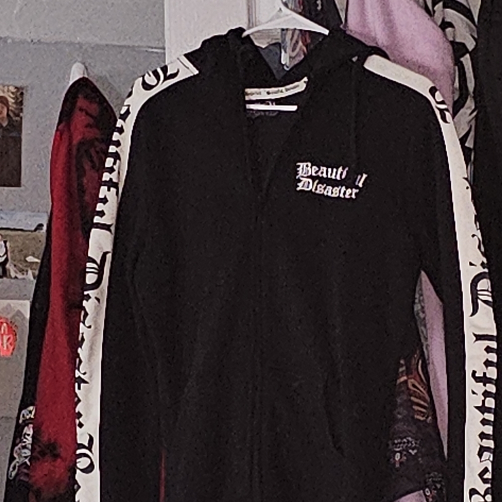 BEAUTIFUL DISASTER BLACK & WHITE ZIP HOODIE MEDIUM